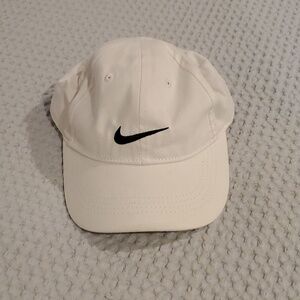 Nike Toddler Swoosh Hat Size 4 to 7 Years